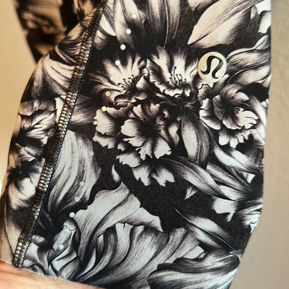 Lululemon Fast & Free Crop II *Nulux 19" - Picture 6 of 11